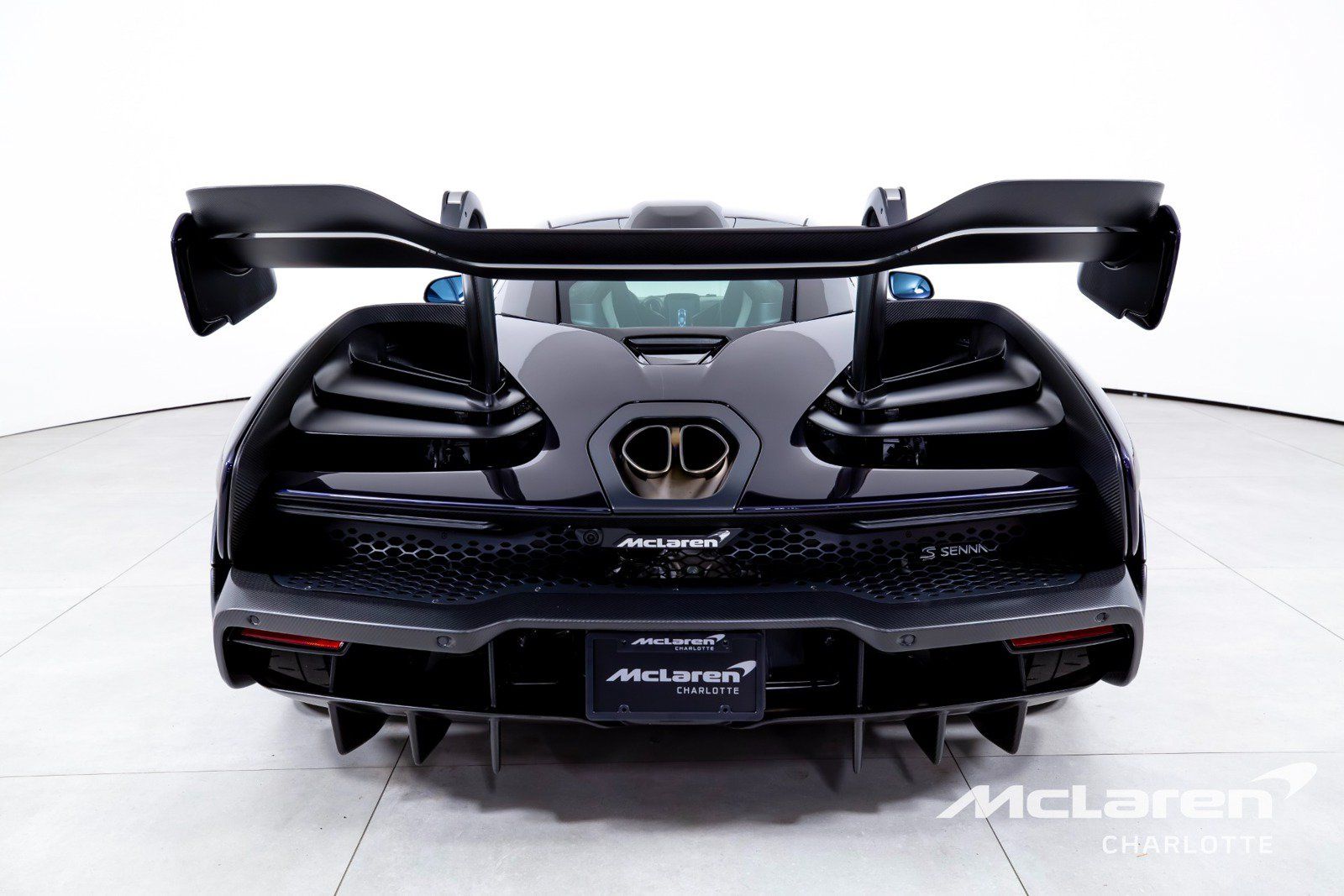 Used 2019 McLaren Senna RWD image 8