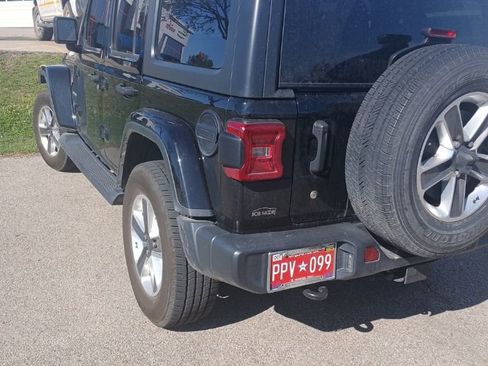 Used 2019 Jeep Wrangler Unlimited Sahara image 2