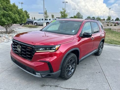 Used 2023 Honda Pilot TrailSport image 3
