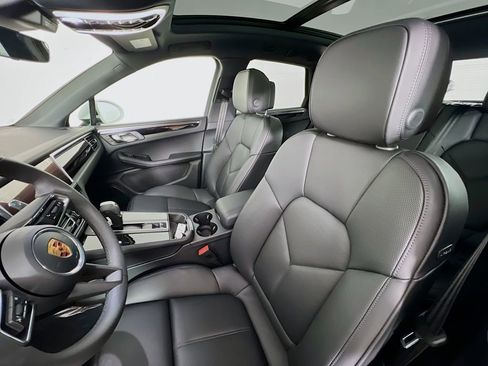 New 2026 Porsche Macan image 5