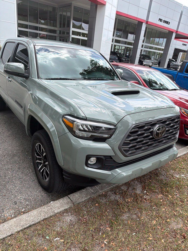 Used 2022 Toyota Tacoma TRD Sport AWD/4WD image 1