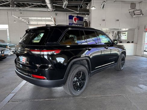 New 2025 Jeep Grand Cherokee Altitude AWD/4WD image 16
