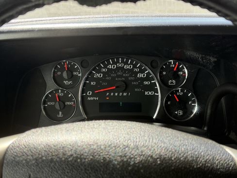 Used 2018 Chevrolet Express 2500 w/ Driver Convenience Package image 10