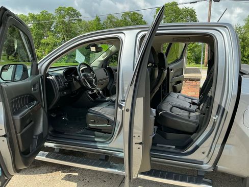 Used 2022 GMC Canyon Denali RWD image 9