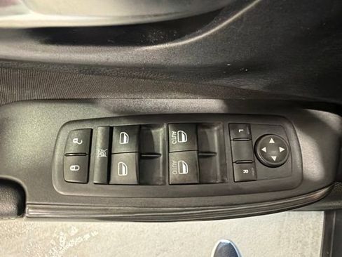 Used 2015 Jeep Cherokee Latitude w/ Cold Weather Group AWD/4WD image 19
