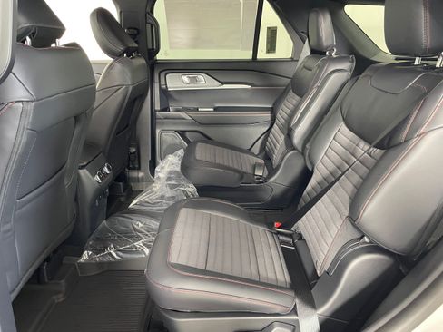 New 2026 Ford Explorer ST-Line w/ ST-Line Street Pack AWD/4WD image 4