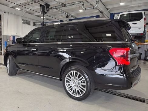 Used 2024 Ford Expedition Platinum AWD/4WD image 2