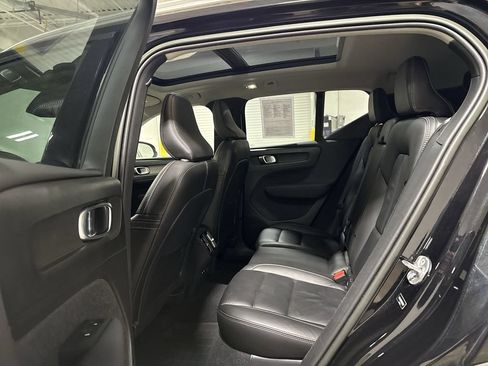 Used 2023 Volvo XC40 B5 Plus AWD/4WD image 24