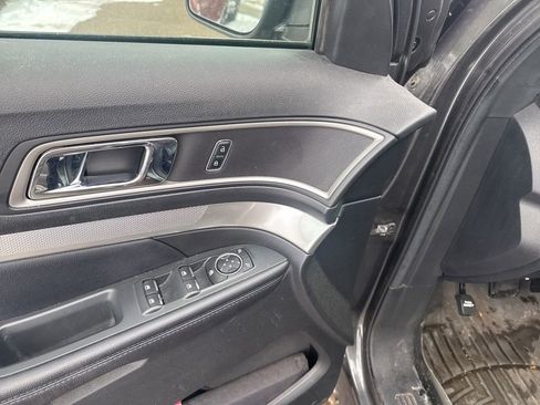 Used 2016 Ford Explorer XLT w/ Equipment Group 202A image 16