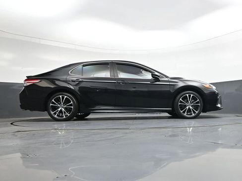 Used 2020 Toyota Camry SE image 30