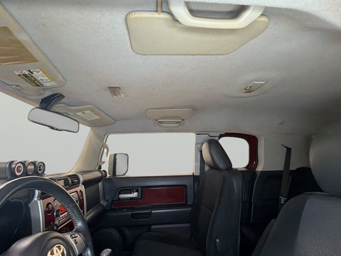 Used 2011 Toyota FJ Cruiser 2WD w/ Upgrade Pkg image 30