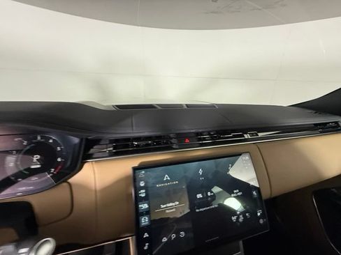 Used 2025 Land Rover Range Rover SE AWD/4WD image 23