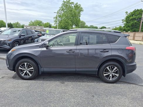 Used 2018 Toyota RAV4 XLE w/ Plus Extra Value Package AWD/4WD image 7