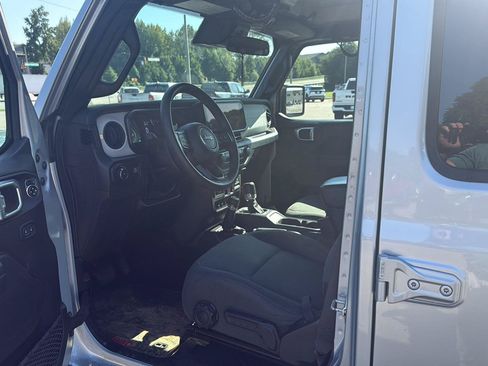 Used 2024 Jeep Wrangler Unlimited Sport AWD/4WD image 8