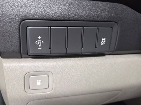 Used 2016 Kia Sedona LX w/ LX Convenience Package FWD image 29