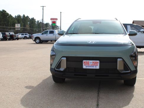 Used 2025 Hyundai Kona SEL image 3