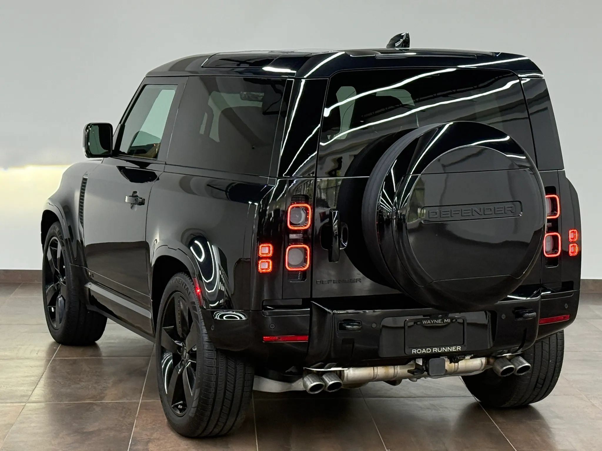 Used 2024 Land Rover Defender 90 V8 AWD/4WD image 7