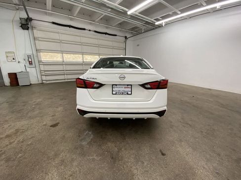 Used 2025 Nissan Altima 2.5 SV image 5