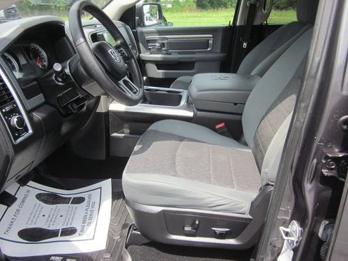 Used 2017 RAM 1500 Classic SLT RWD image 10