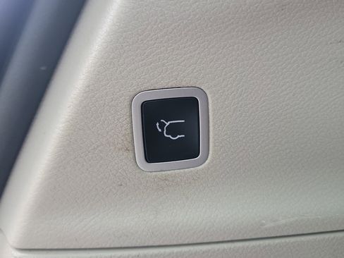 Used 2022 Chrysler Pacifica Limited w/ Uconnect Theater Family Group image 25