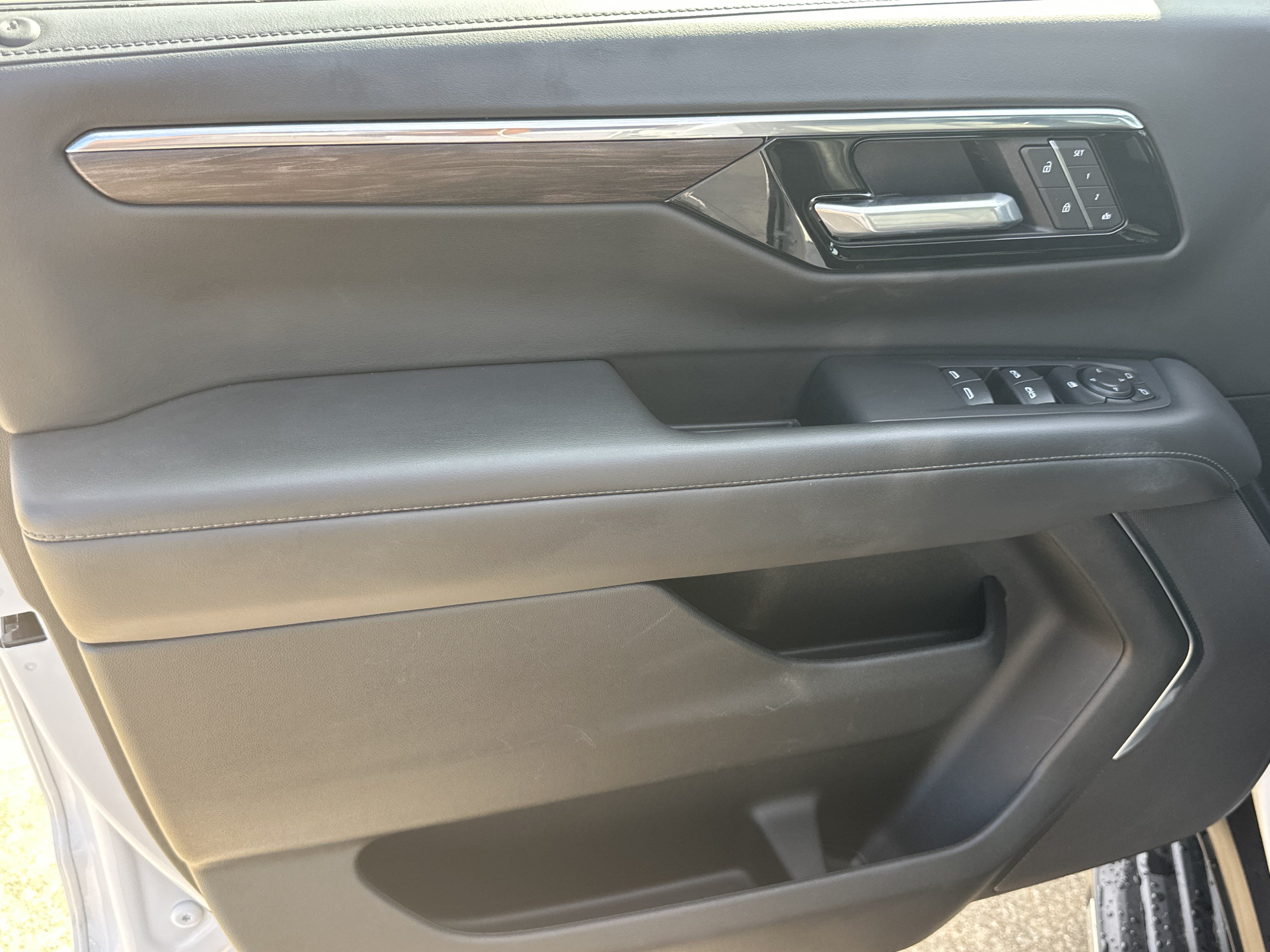 Certified 2025 Chevrolet Tahoe LT AWD/4WD image 11