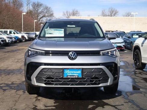 New 2026 Volkswagen Taos SE image 3