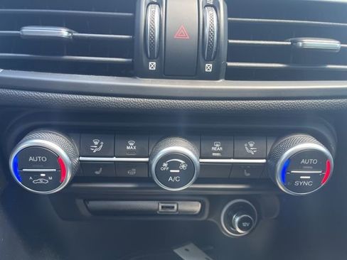 Used 2024 Alfa Romeo Giulia RWD image 19
