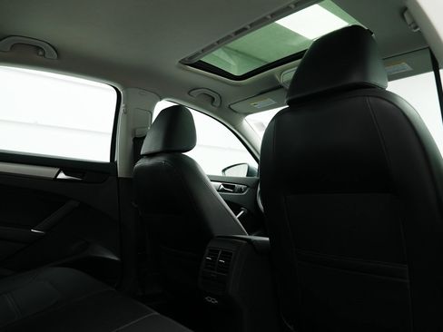 Used 2022 Volkswagen Passat 2.0T SE image 35