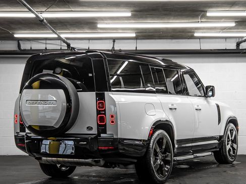 Used 2023 Land Rover Defender 130 X-Dynamic SE image 5