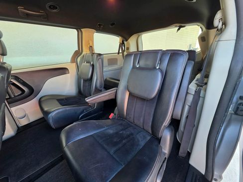 Used 2018 Dodge Grand Caravan SXT image 11