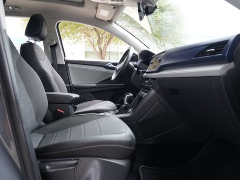 Certified 2024 Volkswagen Taos SE FWD image 21