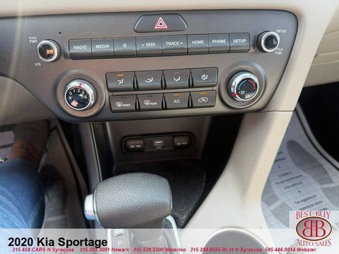 Used 2020 Kia Sportage LX AWD/4WD image 15