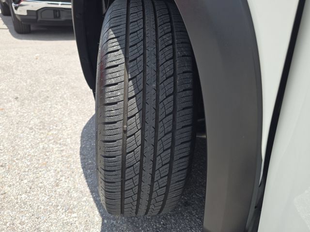 Used 2025 Nissan Pathfinder SV FWD image 32