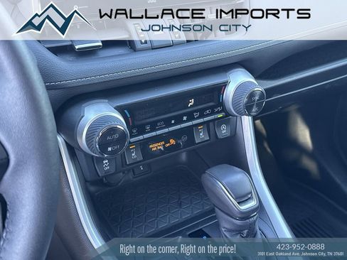 Used 2022 Toyota RAV4 XLE Premium image 27