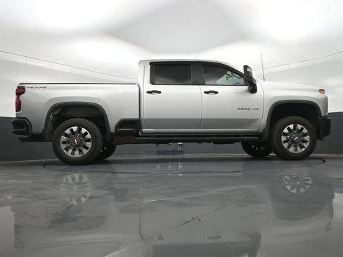 Used 2022 Chevrolet Silverado 2500 Custom w/ Custom Convenience Package AWD/4WD image 28