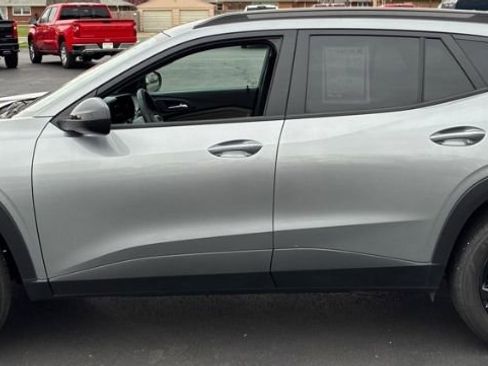 Used 2025 Chevrolet Trax ACTIV w/ Sunroof Package image 5