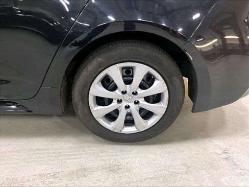 Certified 2022 Toyota Corolla LE image 4