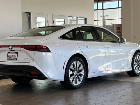 Used 2021 Toyota Mirai XLE image 4