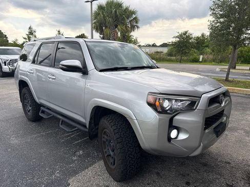 Used 2018 Toyota 4Runner SR5 Premium AWD/4WD image 2