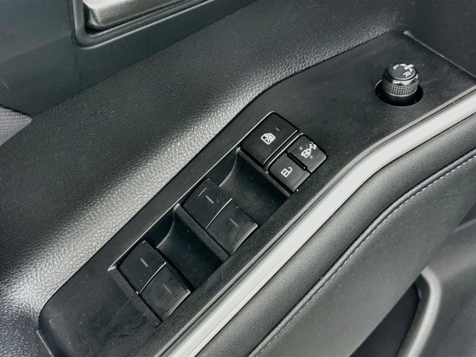 Used 2023 Toyota Highlander L FWD image 25