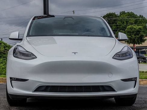 Used 2024 Tesla Model Y Performance AWD/4WD image 2