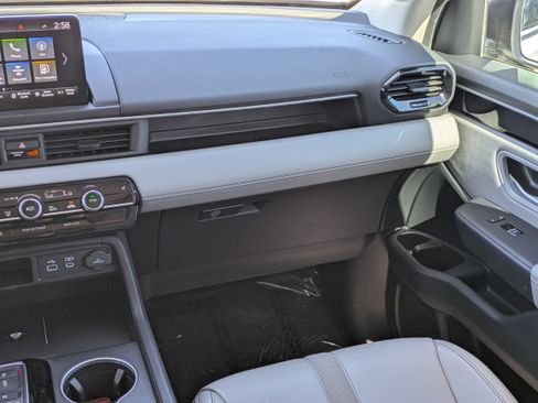 Used 2025 Honda Pilot Touring image 18