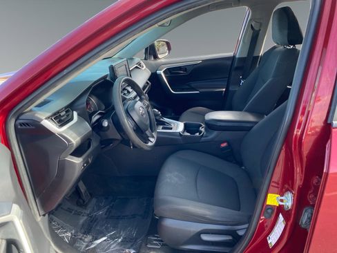 Used 2021 Toyota RAV4 LE w/ Carpet Mat Package (TMS) image 9