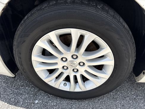 Used 2015 Toyota Sienna XLE FWD image 31