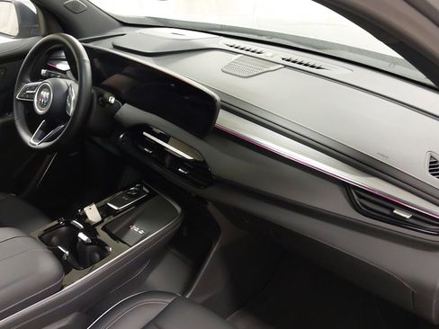 Used 2025 Buick Enclave Preferred image 29