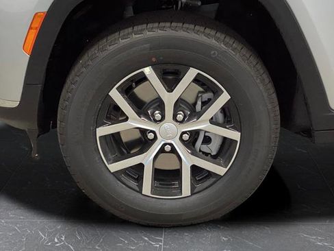 New 2025 Jeep Grand Cherokee L Limited w/ Trailer Tow Package image 41