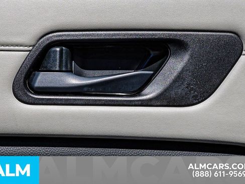 Used 2024 Nissan Pathfinder SV image 54