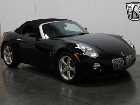 Used 2006 Pontiac Solstice Convertible w/ Premium Package image 25