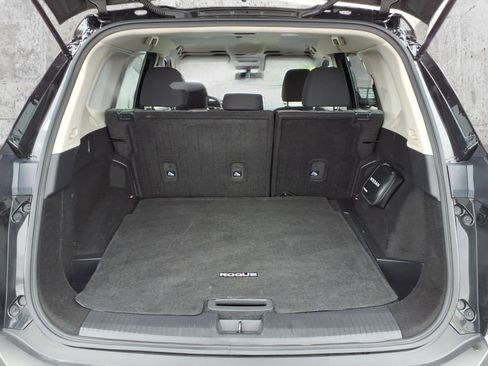 Used 2023 Nissan Rogue SV image 11