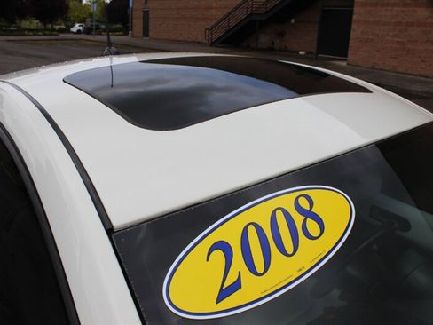 Used 2008 Volkswagen Beetle Triple White Edition FWD image 18